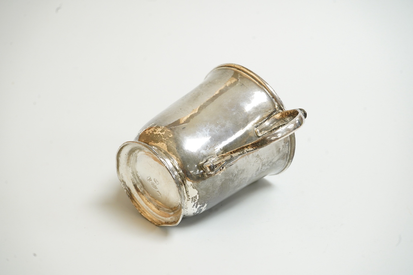 A George II silver two handled loving cup by William Shaw II & William Priest, London, 1753, height 89mm, 5oz.